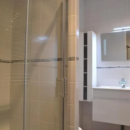 Vendome Apartment *